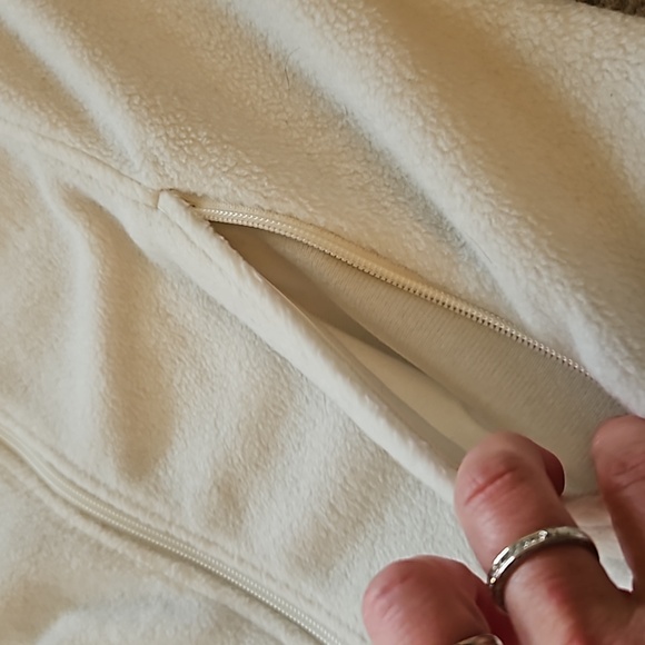 Columbia Women's Full Zip Up Fleece Jacket. OFF-WHITE. Size: L - Picture 7 of 13